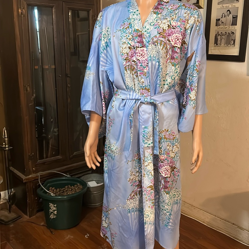 Kimono in such pretty colors!